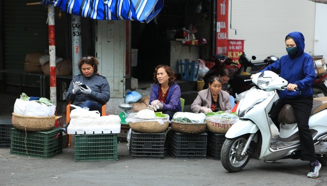 Chợ mở cửa sớm ngày mùng 2 Tết  