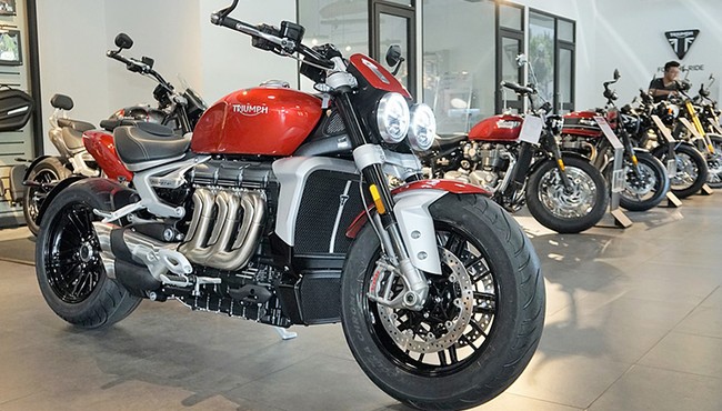 Môtô Triumph Rocket 3 giá từ 869 triệu tại Việt Nam