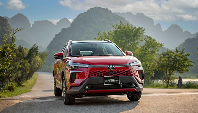 Mẫu xe SUV cỡ B Toyota Corolla Cross 2024 có mặt tại đại lý từ 6/5