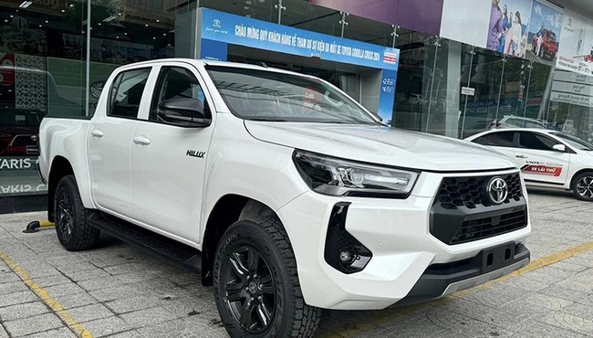 Xe bán tải Toyota Hilux 2024 chính thức trở lại đường đua doanh số