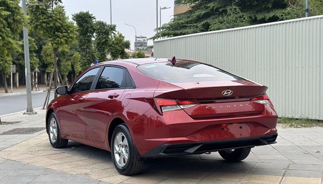 Hyundai Elantra sản xuất 2023 được đại lý áp mã giảm giá 125 triệu 