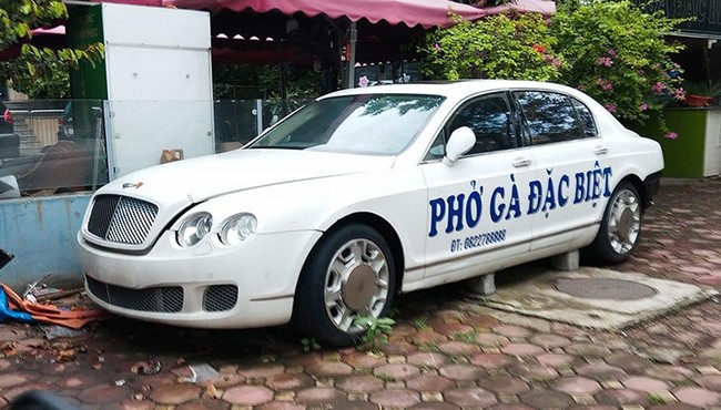 Bentley Continental Flying Spur dùng làm trưng bày cho việc bán phở của đại gia