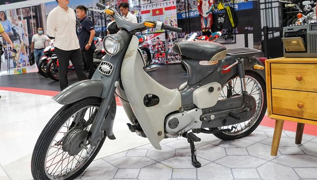 Ngắm Honda Super Cub C100 – thế hệ đầu tiên 