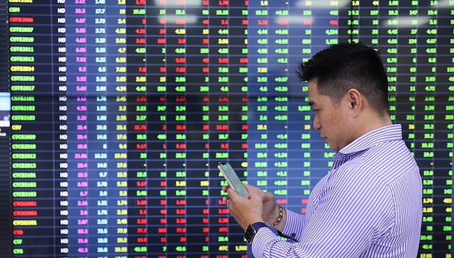 Chứng khoán ngày 27/12: Cổ phiếu nào nên chú ý?