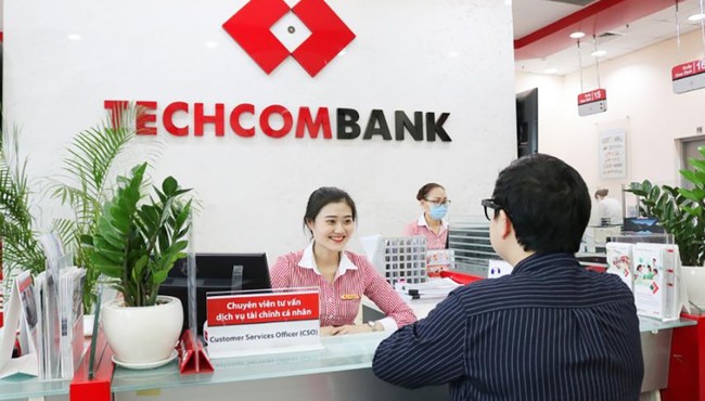 Người nhà lãnh đạo Techcombank chi hơn 15 tỷ đồng gom 300.000 cổ phiếu TCB