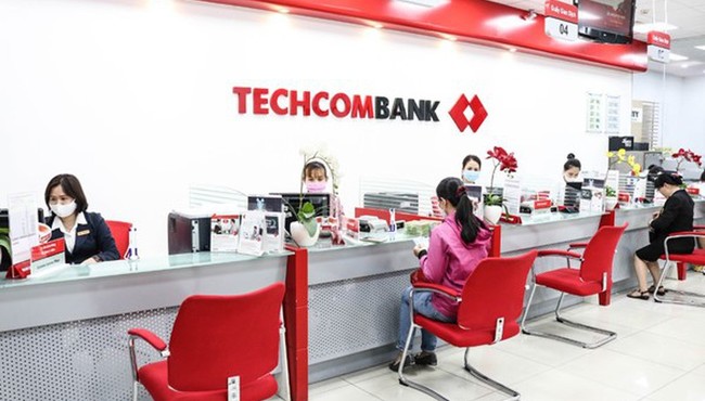 Cổ phiếu TCB giảm liên tục nhưng người nhà lãnh đạo Techcombank vẫn thoái bớt vốn 