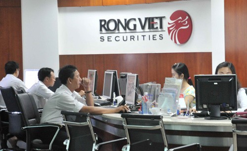 Vợ chồng Chủ tịch Chứng khoán Rồng Việt mua gần 10 triệu cổ phiếu VDS