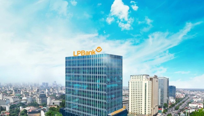 Phó Tổng Giám đốc LPBank muốn rút hết vốn khỏi ngân hàng