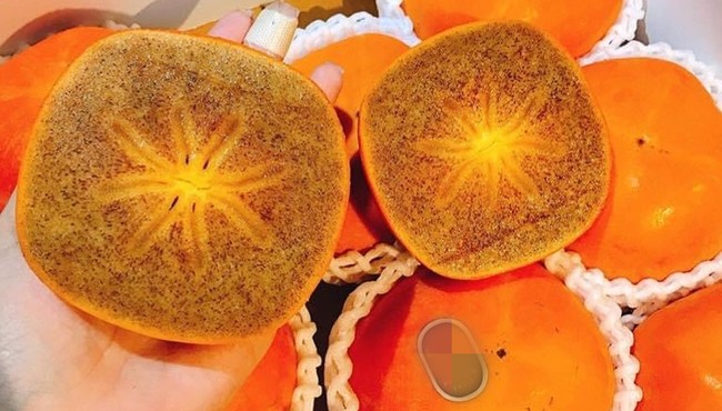 Hồng Nhật có gì đặc biệt mà giá 'chát' tới 2,5 triệu đồng/kg?