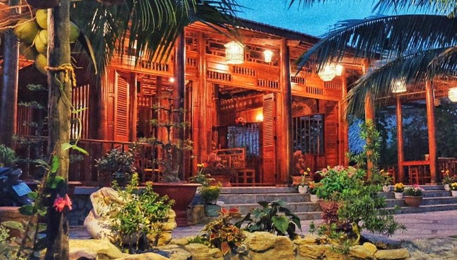 Đại gia Vĩnh Long chơi lớn với biệt phủ dừa cực độc lạ