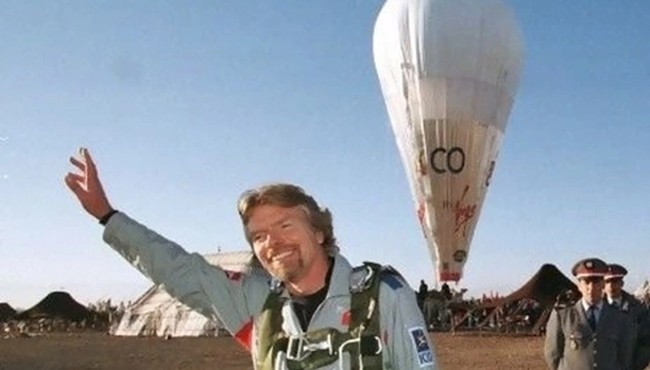 Tỷ phú Richard Branson gần 80 tuổi vẫn thích chơi ngông