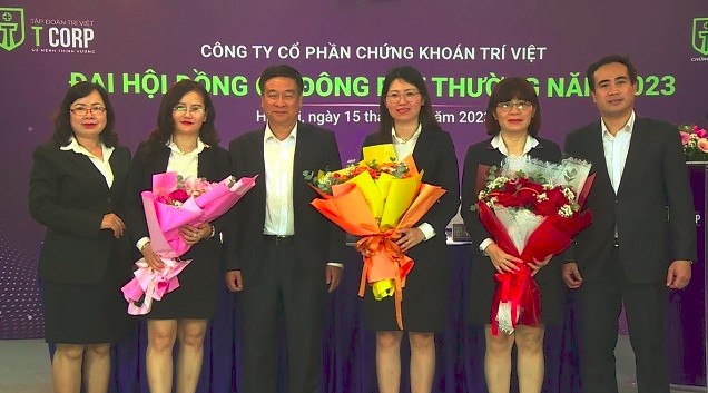 Lãnh đạo có thâm niên của nhiều doanh nghiệp rời 'ghế nóng'