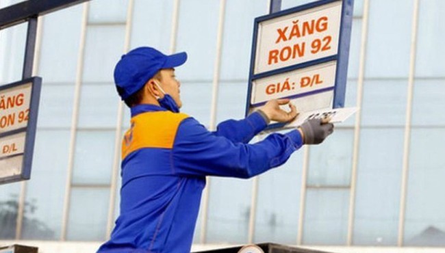 Giá xăng RON95 tăng thêm 442 đồng từ 15h