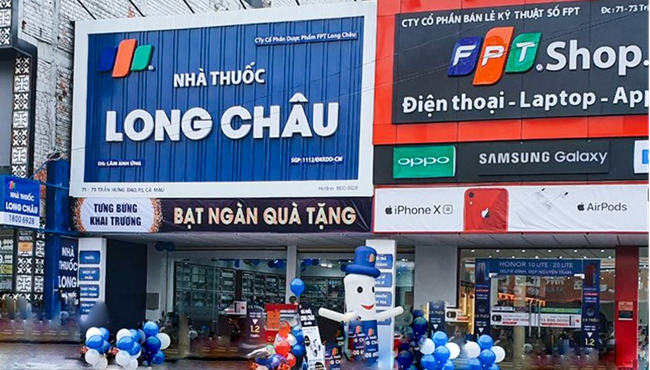 Chứng khoán ngày 30/8: Trái chiều khuyến nghị FRT, OCB và PTB