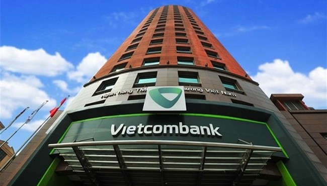 Vietcombank: Các nguồn thu giảm, tiền gửi khách hàng tăng trưởng âm, nợ xấu tăng