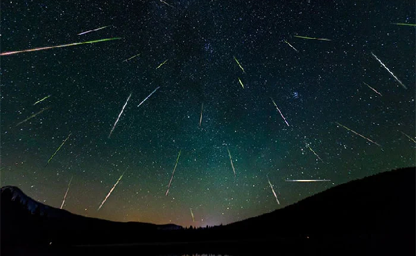 Ngắm trọn mưa sao băng Perseid cực đại đêm nay 