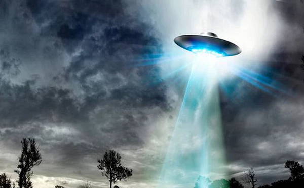 Bí ẩn UFO màu xanh kỳ quái 2 lần xuất hiện rồi biến mất