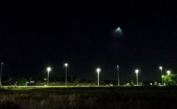 'Ngã ngửa' với việc UFO phát sáng khiến hàng trăm người hoảng sợ