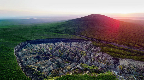 Lo ngại thảm họa xảy ra khi “Cánh cửa địa ngục” ở Siberia ngày càng mở rộng