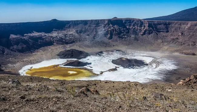 Phát hiện miệng núi lửa giữa sa mạc Sahara giống đầu lâu