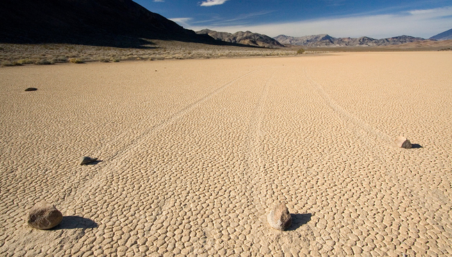 Bí ẩn độc nhất vô nhị: Các hòn đá tại Racetrack Playa... biết đi 