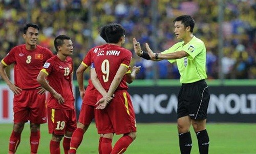 Trọng tài xử ép ĐT Việt Nam ở AFF Cup 2014 bắt chung kết U23?