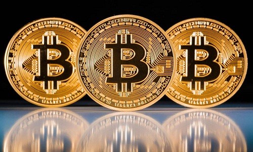 Giá Bitcoin tăng kỷ lục, vượt ngưỡng 6.400 USD