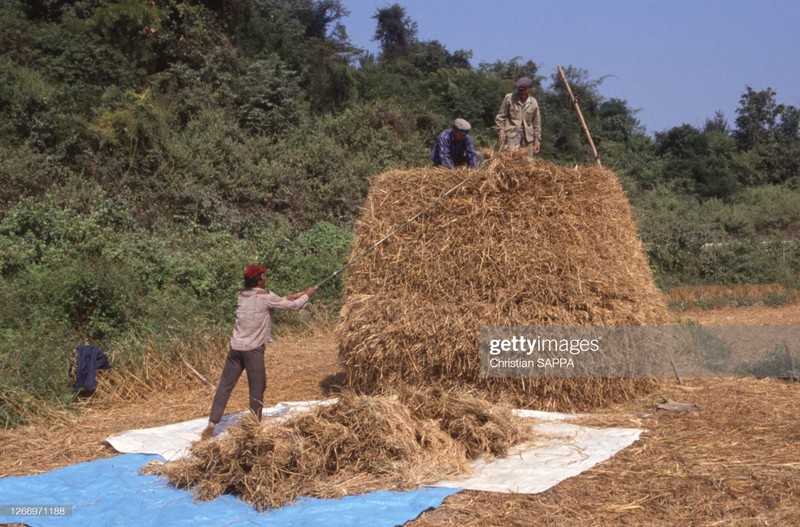 Cuoc song binh di day loi cuon o Lao nam 1990-Hinh-3