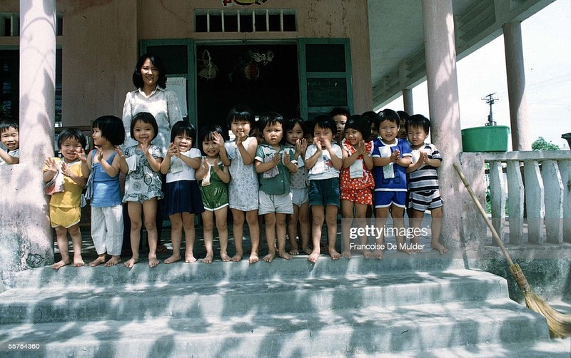 Nhin lai phu nu Viet Nam thap nien 1980 qua ong kinh nguoi Phap-Hinh-6