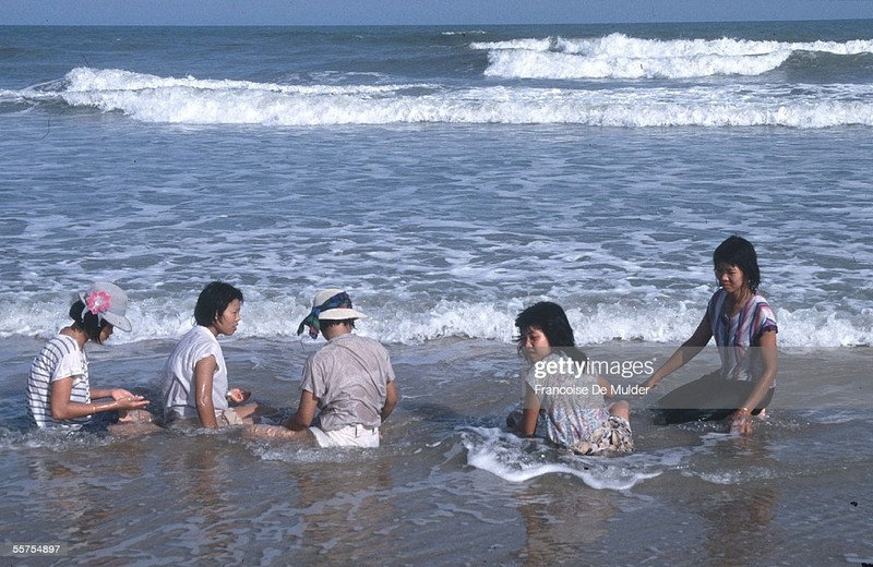 Nhin lai phu nu Viet Nam thap nien 1980 qua ong kinh nguoi Phap-Hinh-8