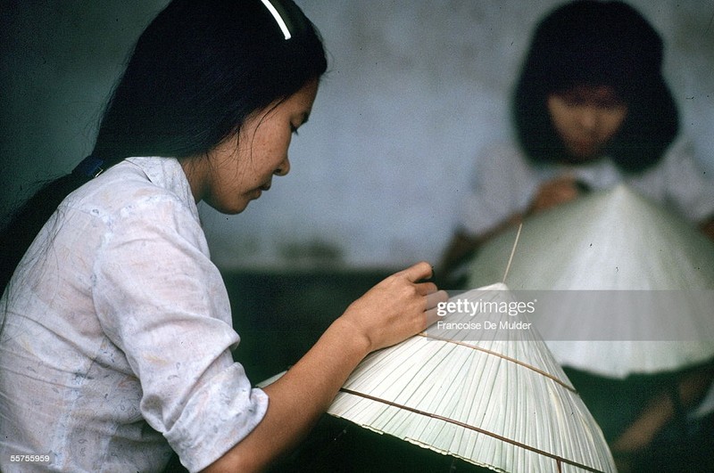 Nhin lai phu nu Viet Nam thap nien 1980 qua ong kinh nguoi Phap