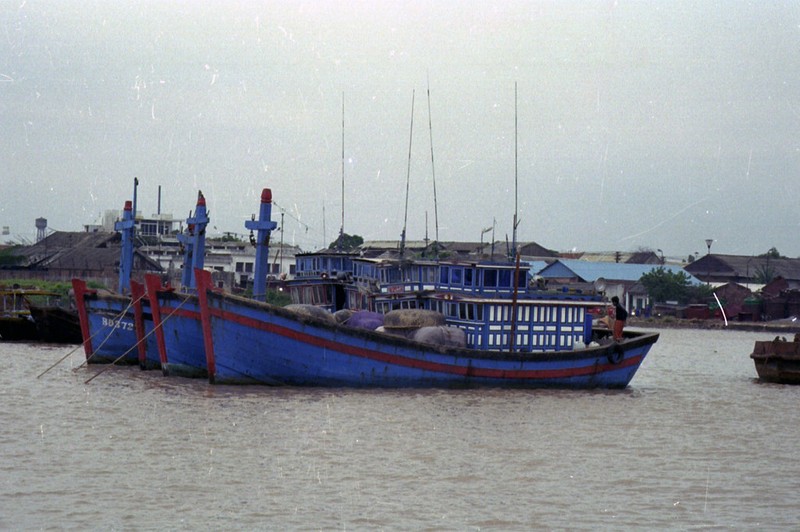 Nhon nhip cac loai tau thuyen o Viet Nam nam 1996-Hinh-8