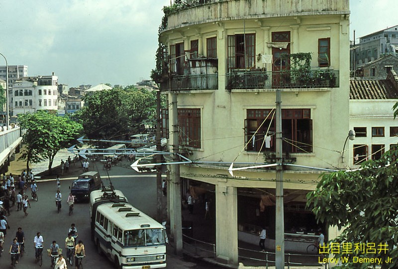 Thich thu voi loat anh sinh dong ve TP Quang Chau nam 1983-Hinh-2