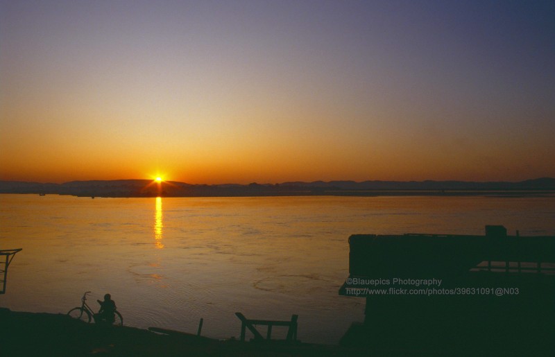 Anh dac sac ve thanh pho dong dan thu hai Myanmar nam 1992-Hinh-11