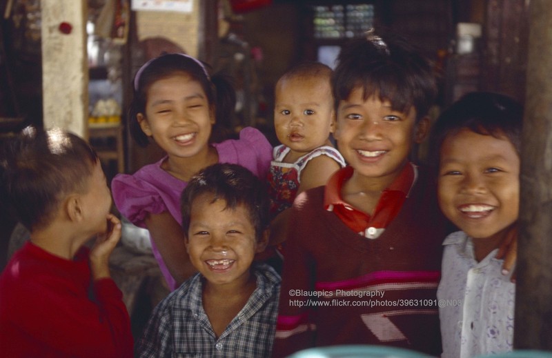 Anh dac sac ve thanh pho dong dan thu hai Myanmar nam 1992-Hinh-5