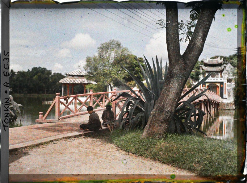 Ho Hoan Kiem - den Ngoc Son cuc khac la trong anh mau nam 1915-Hinh-9