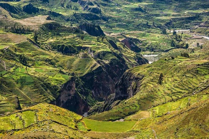 Choang ngop canh tuong o hem nui sau nhat chau My Colca Canyon