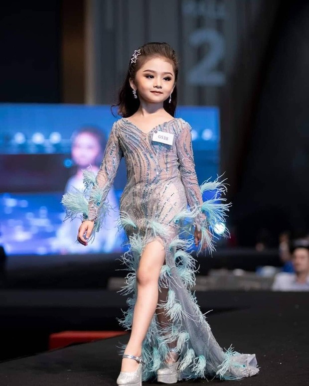 Ngo ngan nhan sac cua Hoa hau nhi Thai Lan 2019 'tieu Baifern'-Hinh-2