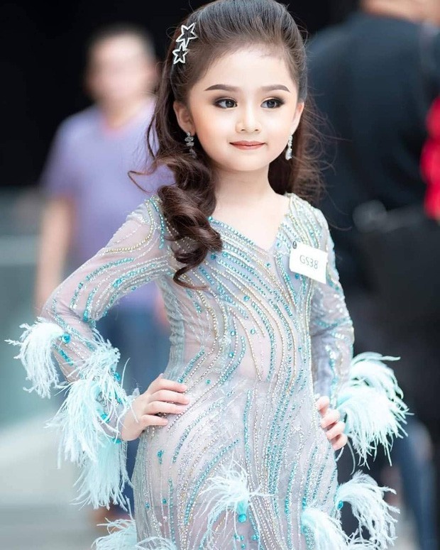 Ngo ngan nhan sac cua Hoa hau nhi Thai Lan 2019 'tieu Baifern'-Hinh-3