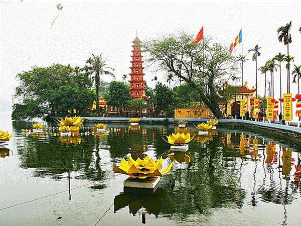 Nhung den, chua noi tieng linh thieng nhat dinh phai ghe tham dip Tet tai Ha Noi