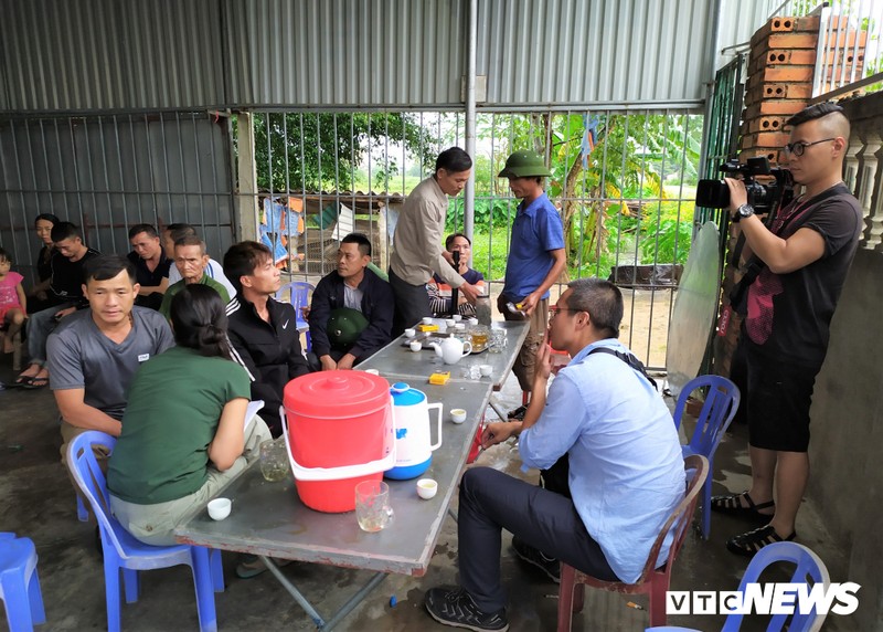 Vụ 39 thi thể: 3 gia đình liên lạc được với người thân sau khi trình báo con mất tích Vu 39 thi the: 3 gia dinh lien lac duoc voi nguoi than sau khi trinh bao con mat tich