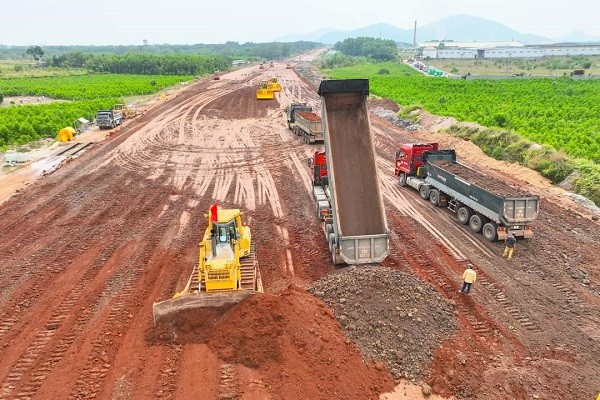 11 mui thi cong tren toan tuyen cao toc Bien Hoa - Vung Tau