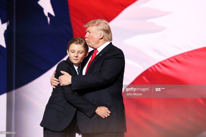 Ngam ve dien trai cua “Hoang tu Nha Trang” Barron Trump-Hinh-5