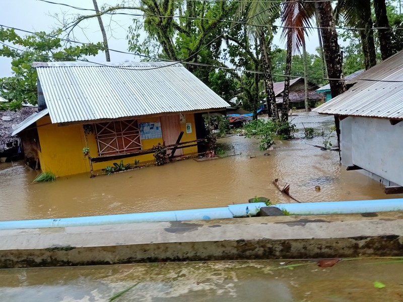 Can canh ngap lut kinh hoang o Philippines vi bao Dujuan-Hinh-11