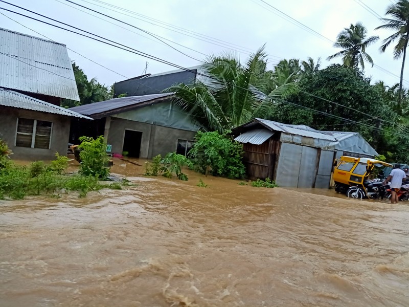 Can canh ngap lut kinh hoang o Philippines vi bao Dujuan-Hinh-2