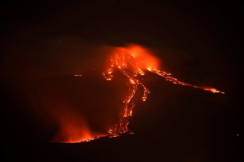 Can canh nui lua Etna hoat dong manh nhat Chau Au phun trao-Hinh-13