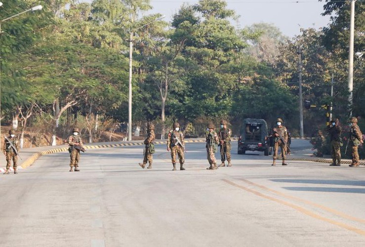 Hinh anh 1 thang chim trong bieu tinh hau bien co chinh tri o Myanmar-Hinh-7