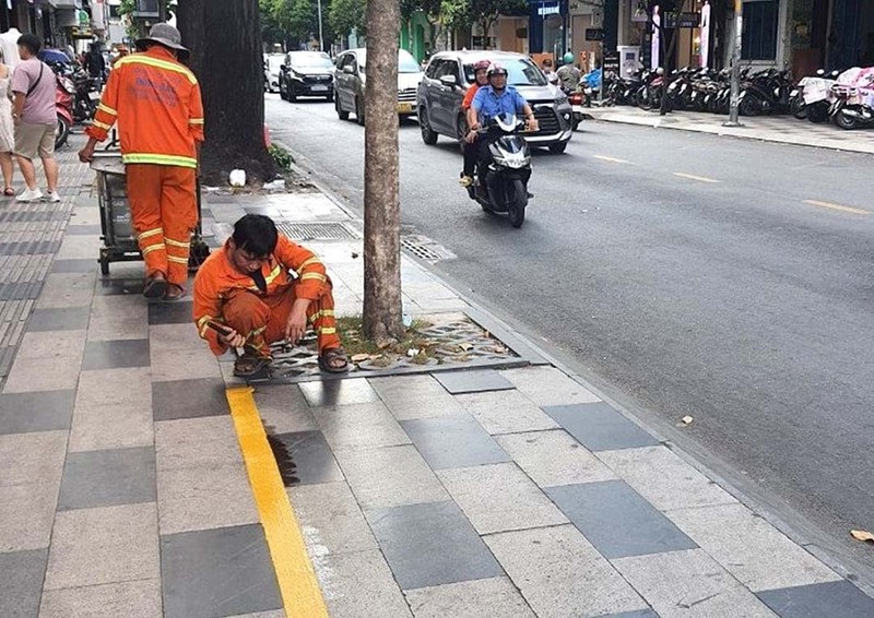 Nguoi buon ban o via he se het canh vua ban vua lo bi... duoi-Hinh-2