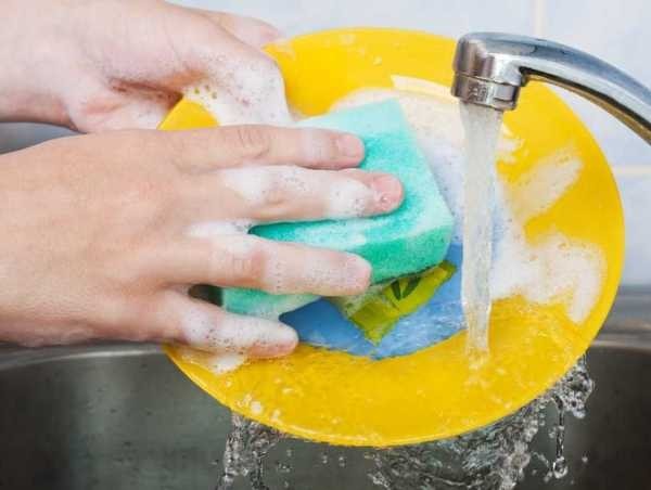 Đặc biệt lưu ý khi rửa bát để không gây hại cho cơ thể - Hình 2 Dac biet luu y khi rua bat de khong gay hai cho co the-Hinh-2