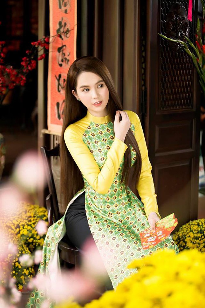 Mac ao dai, Ngoc Trinh van quyen ru “chet nguoi”-Hinh-11